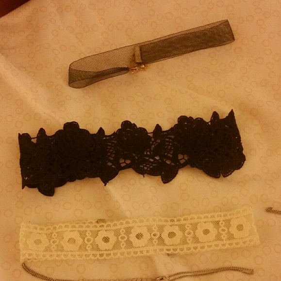Bundle of chokers - Picture 2 of 4